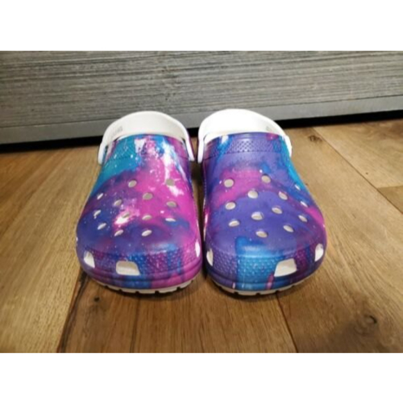 NWOT Crocs Unisex US M5/W7 Out Of This World Classic Clog Multi Tye Dye - Picture 2 of 6